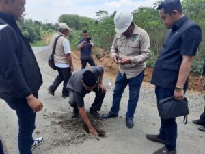 Sidak DPRD : Proyek Jalan 8,4 Miliar Langgar Kontrak PUPR Tuba Tutup Mata