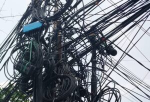 RIP Tata Kota Bandarlampung, Indahnya Lingkungan Kini Tertutup Tiang dan Kabel Semrawut